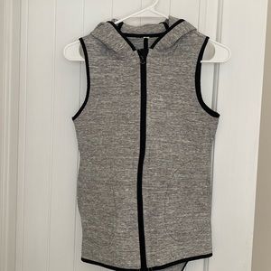 Lulelemon vest jacket Small size. Tag removed. Very good condition
